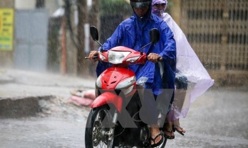 Bão số 4 suy yếu thành áp thấp nhiệt đới gây mưa lớn ở miền Trung